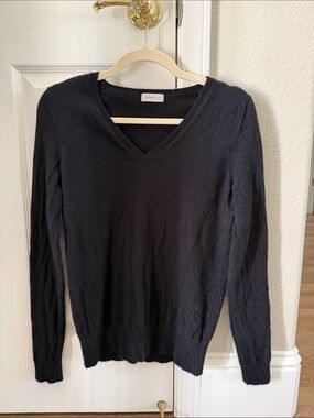 Women's Black V-Neck Sweater - 100% Cashmere